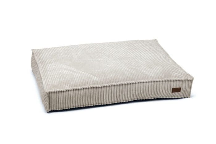 Designed by Lotte LIGKUSSEN RIBBED LGRS 120X80X15